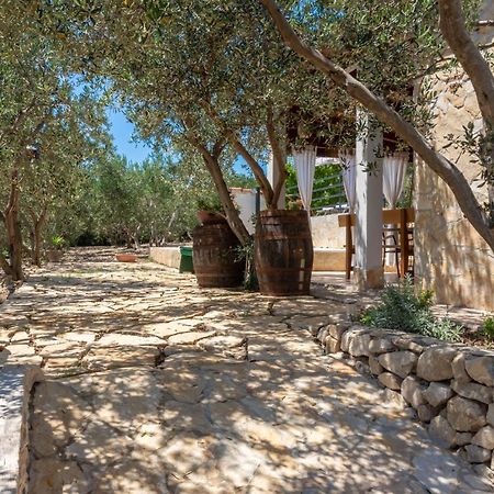 Plum Holiday Home Kastel Stari Exterior photo