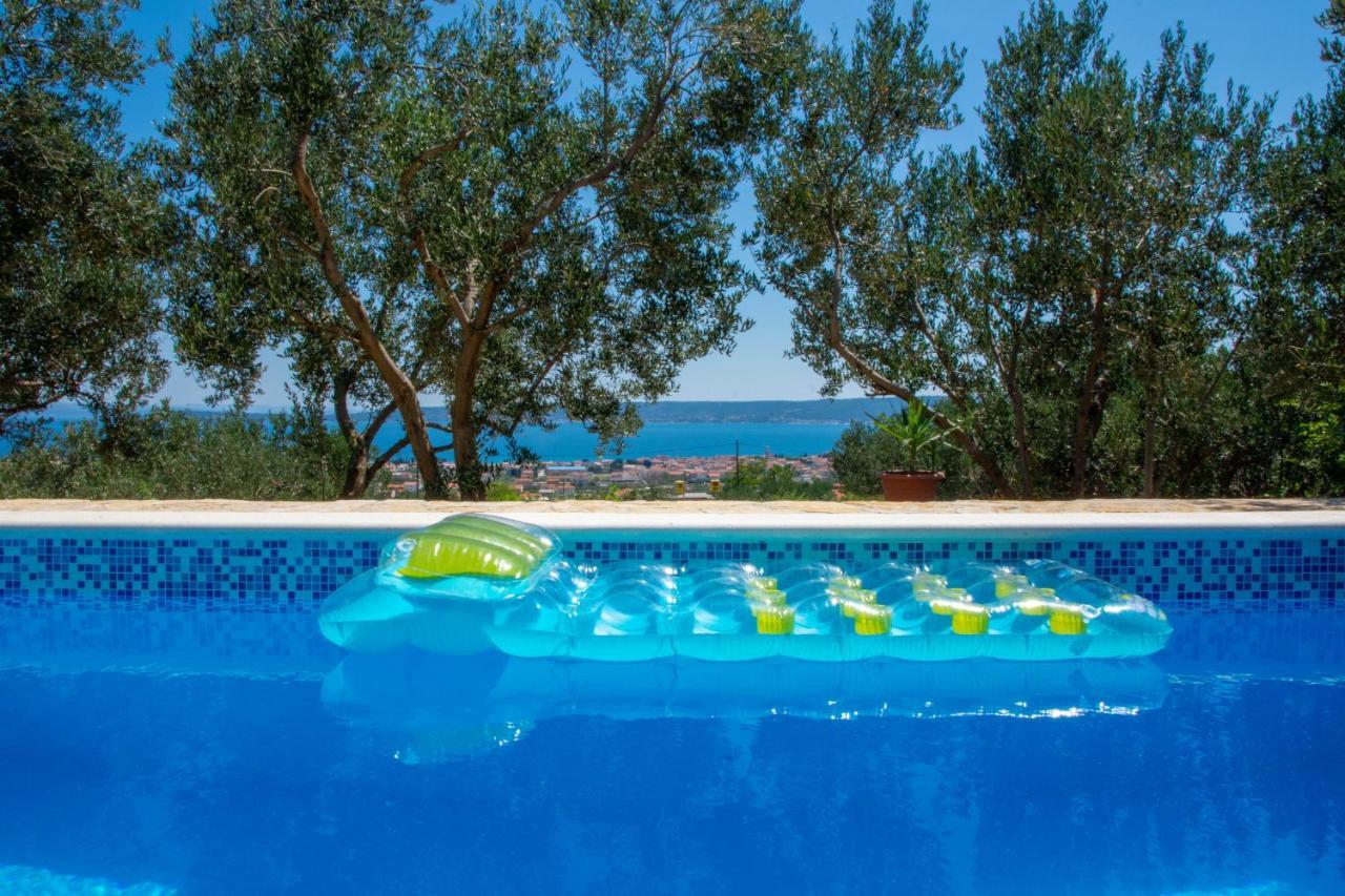 Plum Holiday Home Kastel Stari Exterior photo