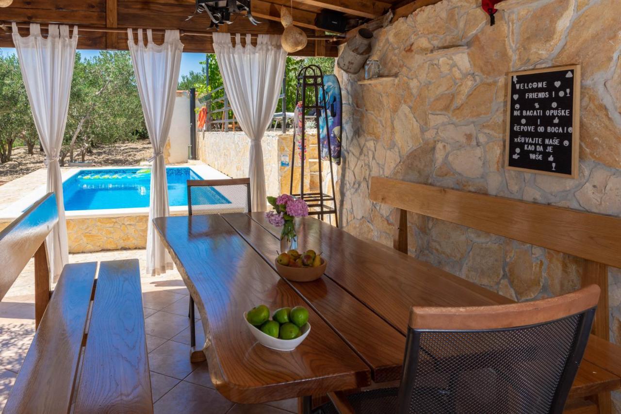 Plum Holiday Home Kastel Stari Exterior photo