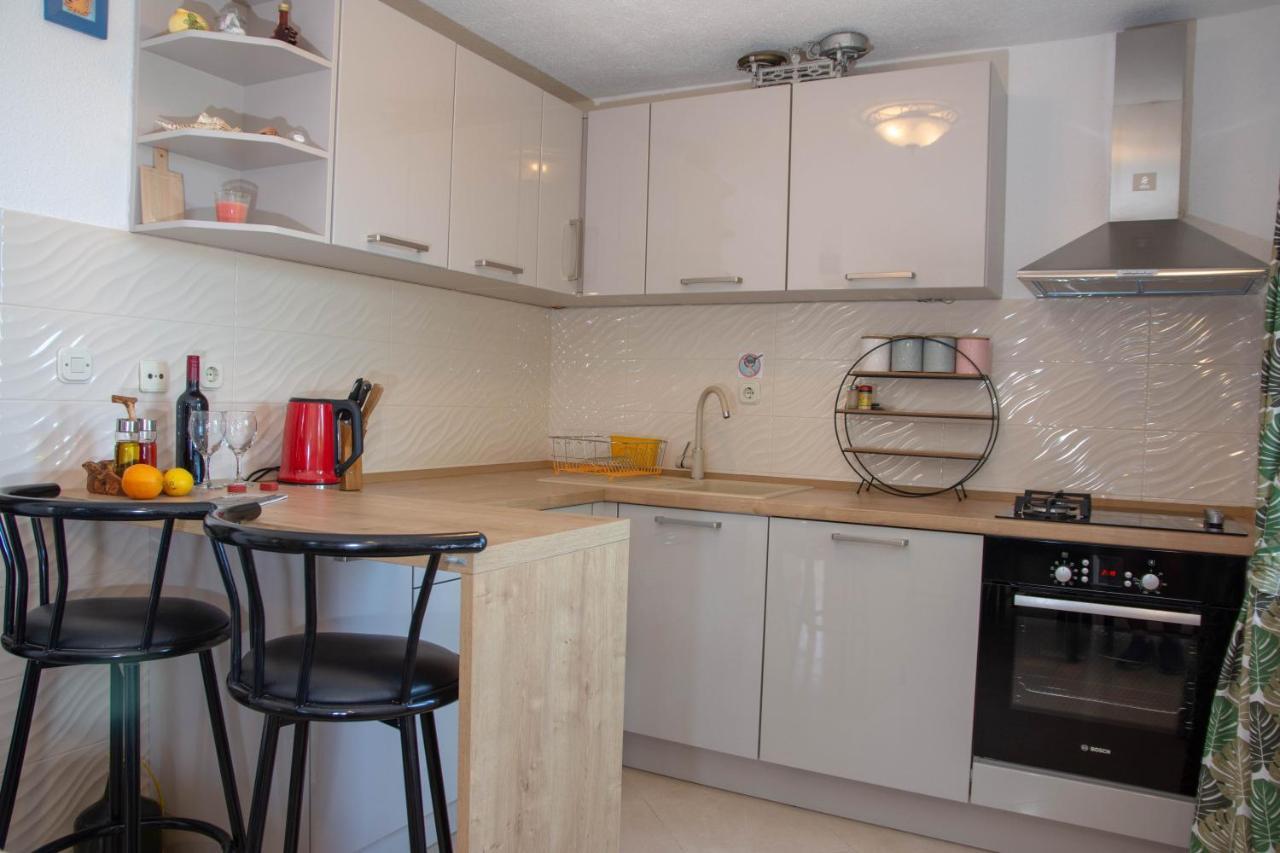 Plum Holiday Home Kastel Stari Exterior photo